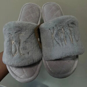 Rae Dunn Be kind women’s slippers size small